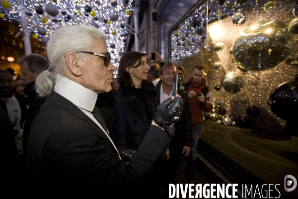 Karl lagerfeld inaugure les vitrines de noel du printemps