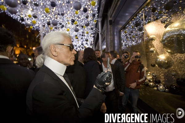 Karl lagerfeld inaugure les vitrines de noel du printemps