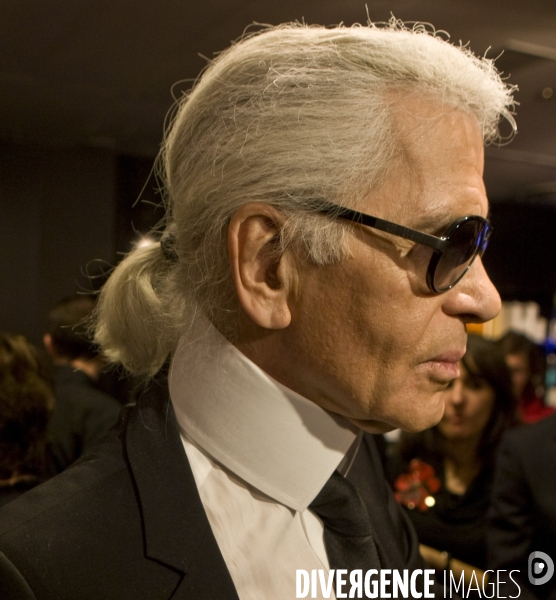 Karl lagerfeld inaugure les vitrines de noel du printemps