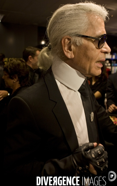 Karl lagerfeld inaugure les vitrines de noel du printemps