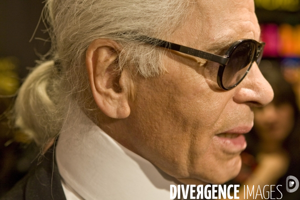 Karl lagerfeld inaugure les vitrines de noel du printemps