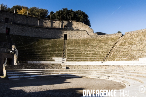 Pompei et Herculanum, deux villes détruites par l éruption de Vésuve en 79 après JC.