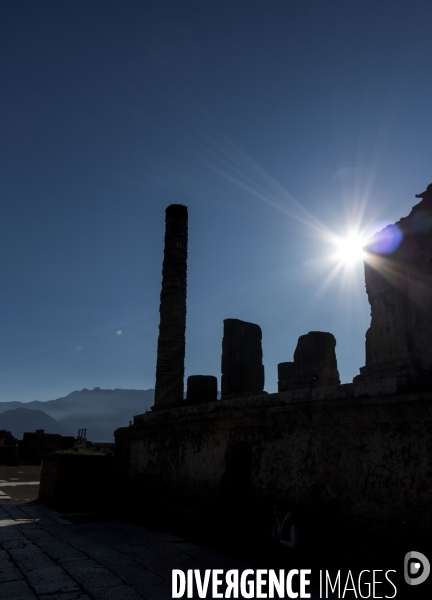 Pompei et Herculanum, deux villes détruites par l éruption de Vésuve en 79 après JC.