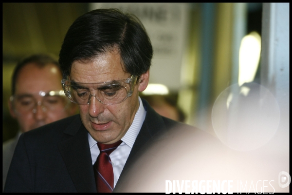 Francois fillon visite eurocopter a marseille