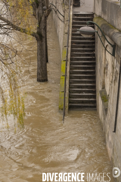 La seine en crue a paris