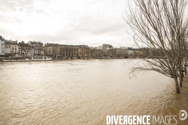 La seine en crue a paris