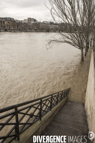 La seine en crue a paris