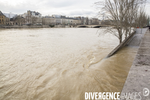 La seine en crue a paris