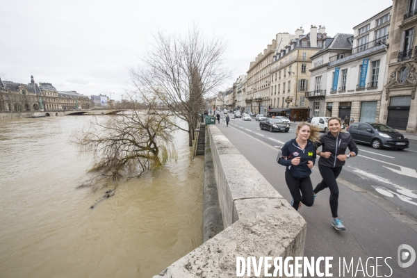 La seine en crue a paris