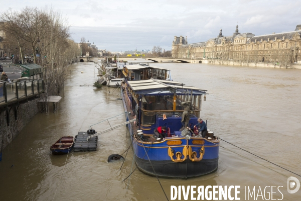 La seine en crue a paris