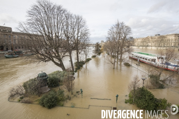 La seine en crue a paris