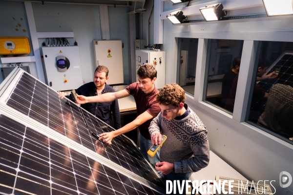 Le campus des métiers de l aéronautique au lycée de St-Nazaire