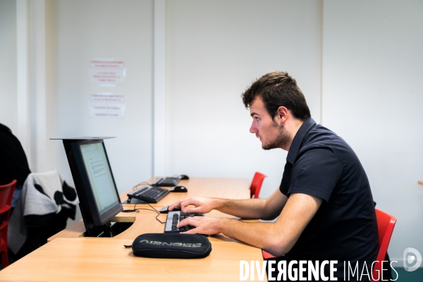 Le campus des métiers de l aéronautique au lycée de St-Nazaire