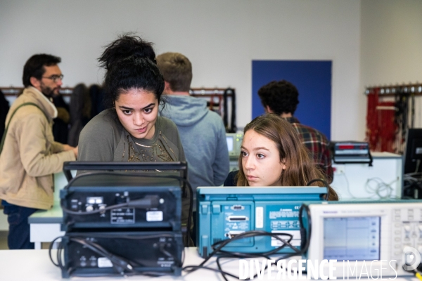 Le campus des métiers de l aéronautique au lycée de St-Nazaire