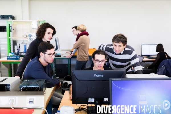 Le campus des métiers de l aéronautique au lycée de St-Nazaire