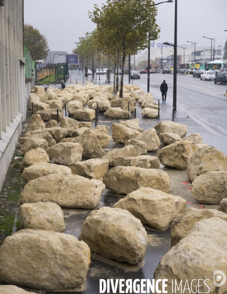 Dispositif anti-installation contre le campement de migrants à la porte de la Chapelle