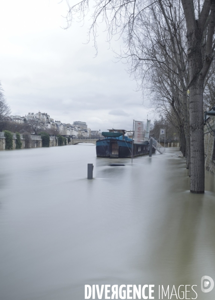 Une évocation de la crue de la Seine à Paris, janvier 2018.