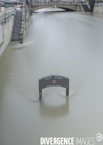 Une évocation de la crue de la Seine à Paris, janvier 2018.