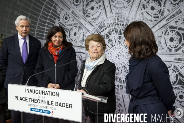 Anne Hidalgo et Philippe Houzé Président du directoire du Groupe Galeries Lafayette inaugurent la  place Théophile Bader du nom du fondateur des Galeries Lafayette.