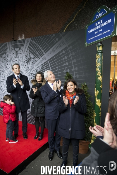 Anne Hidalgo et Philippe Houzé Président du directoire du Groupe Galeries Lafayette inaugurent la  place Théophile Bader du nom du fondateur des Galeries Lafayette.