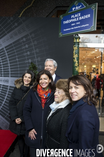 Anne Hidalgo et Philippe Houzé Président du directoire du Groupe Galeries Lafayette inaugurent la  place Théophile Bader du nom du fondateur des Galeries Lafayette.