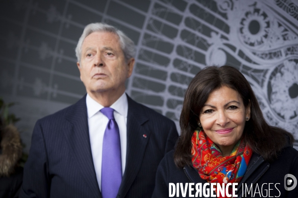 Anne Hidalgo et Philippe Houzé Président du directoire du Groupe Galeries Lafayette inaugurent la  place Théophile Bader du nom du fondateur des Galeries Lafayette.