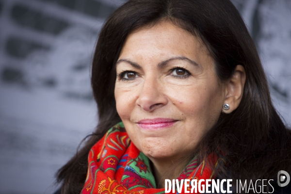 Anne Hidalgo et Philippe Houzé Président du directoire du Groupe Galeries Lafayette inaugurent la  place Théophile Bader du nom du fondateur des Galeries Lafayette.