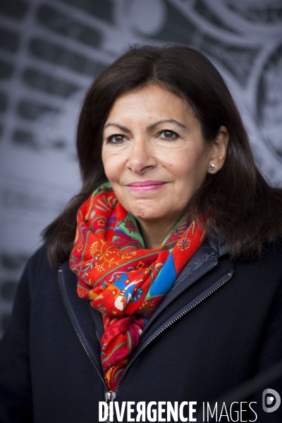 Anne Hidalgo et Philippe Houzé Président du directoire du Groupe Galeries Lafayette inaugurent la  place Théophile Bader du nom du fondateur des Galeries Lafayette.