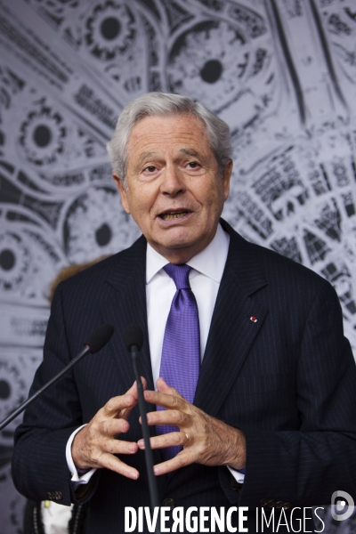 Anne Hidalgo et Philippe Houzé Président du directoire du Groupe Galeries Lafayette inaugurent la  place Théophile Bader du nom du fondateur des Galeries Lafayette.