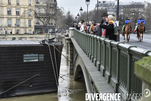 La Seine en crue à Paris. Seine flooded in Paris.