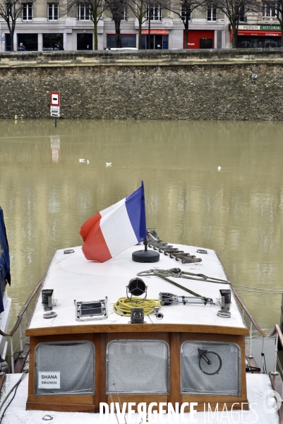 La Seine en crue à Paris. Seine flooded in Paris.