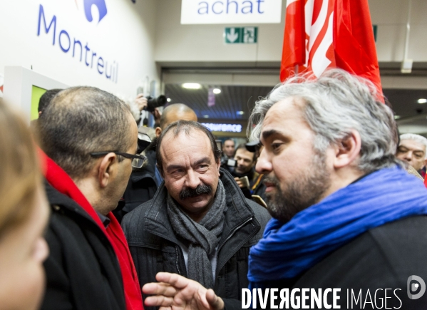 Manifestation du collectif CGT Carrefour dans l hypermarché de Montreuil, contre la  casse sociale 