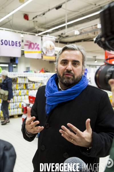 Manifestation du collectif CGT Carrefour dans l hypermarché de Montreuil, contre la  casse sociale 