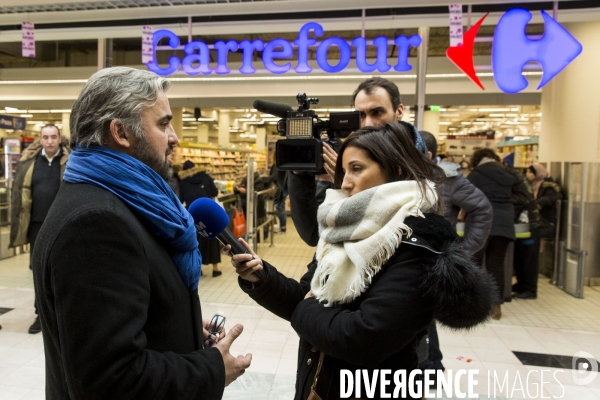 Manifestation du collectif CGT Carrefour dans l hypermarché de Montreuil, contre la  casse sociale 