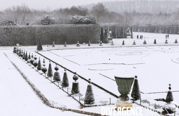 Le parc du Château de Versailles sous la neige.