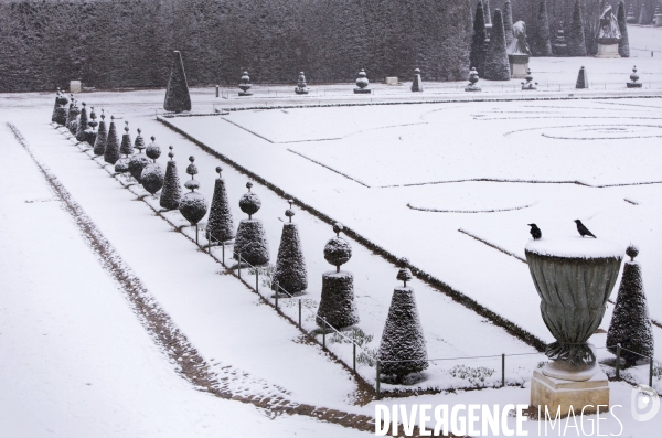 Le parc du Château de Versailles sous la neige.