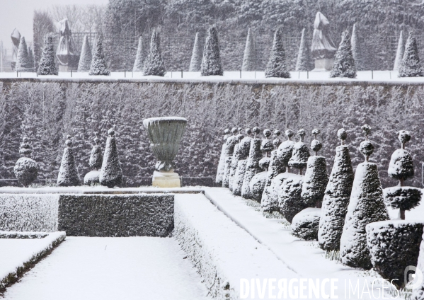 Le parc du Château de Versailles sous la neige.