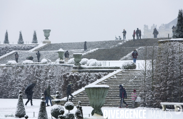 Le parc du Château de Versailles sous la neige.