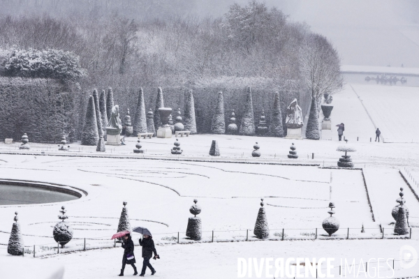 Le parc du Château de Versailles sous la neige.