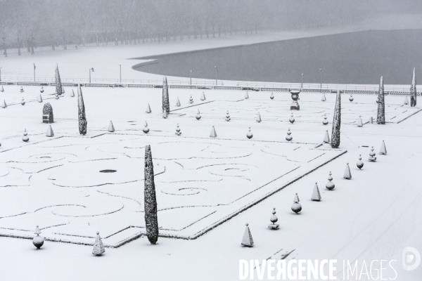 Le parc du Château de Versailles sous la neige.