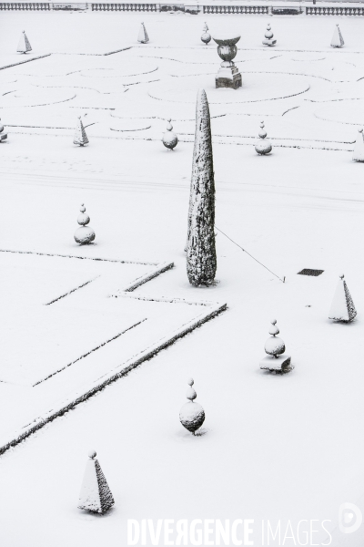 Le parc du Château de Versailles sous la neige.