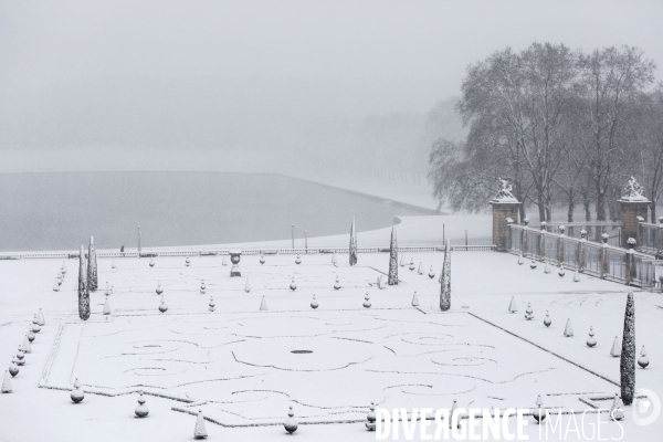 Le parc du Château de Versailles sous la neige.