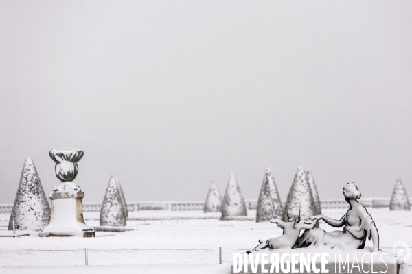 Le parc du Château de Versailles sous la neige.