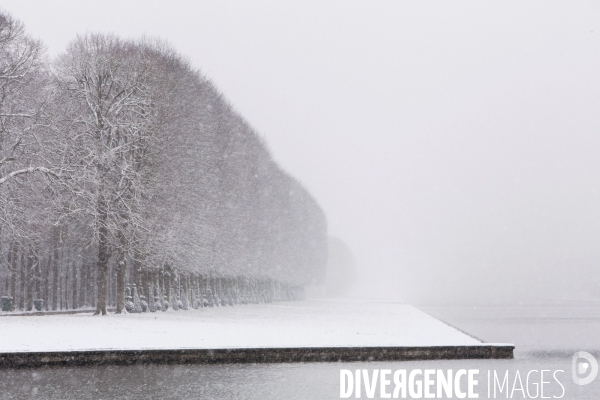 Le parc du Château de Versailles sous la neige.