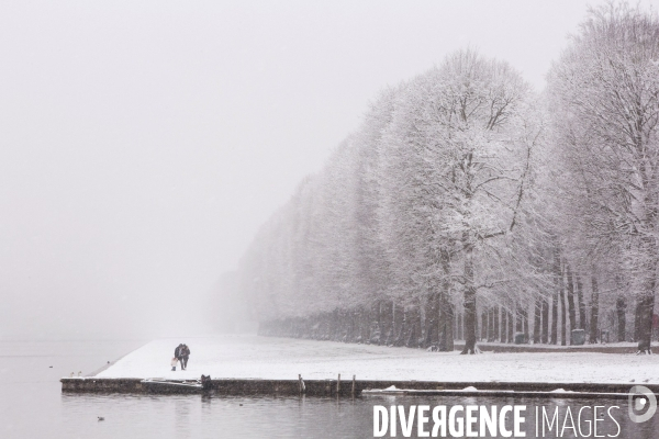 Le parc du Château de Versailles sous la neige.