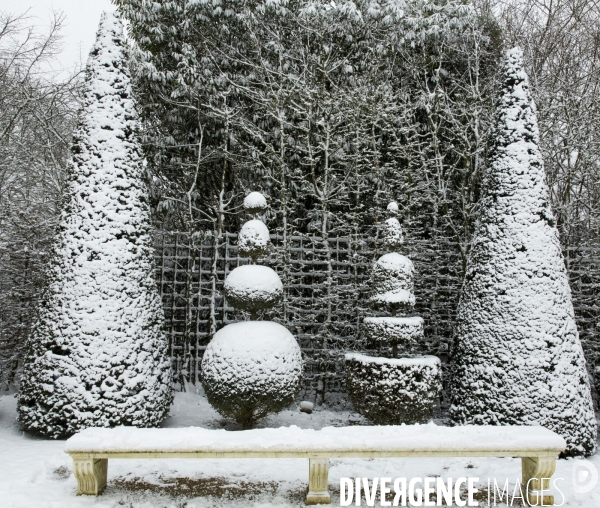 Le parc du Château de Versailles sous la neige.