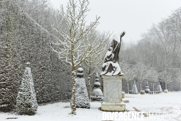 Le parc du Château de Versailles sous la neige.