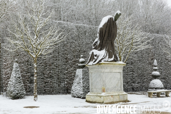 Le parc du Château de Versailles sous la neige.