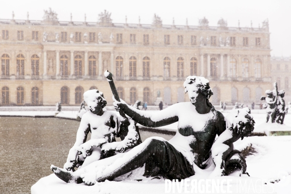 Le parc du Château de Versailles sous la neige.