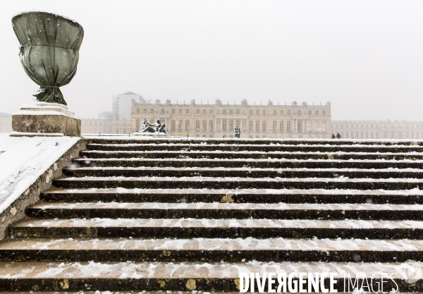 Le parc du Château de Versailles sous la neige.